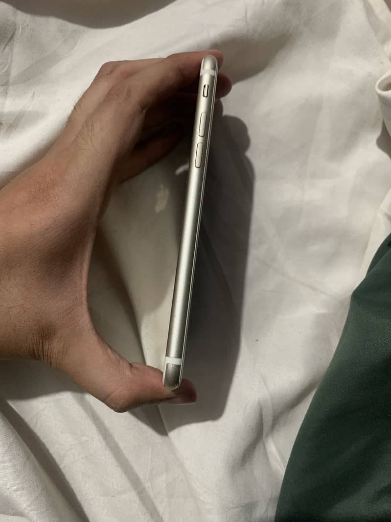 Apple iPhone 7 3