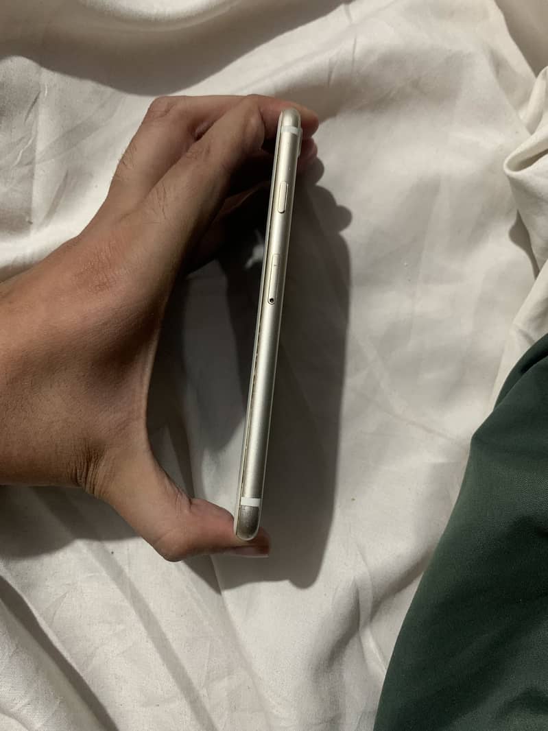 Apple iPhone 7 4