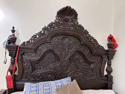 King bed sheshaaam wood with dressing table