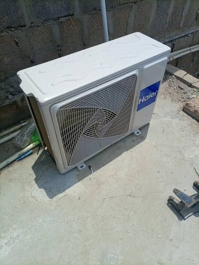 1 ton haier AC non inverter in genieun condition