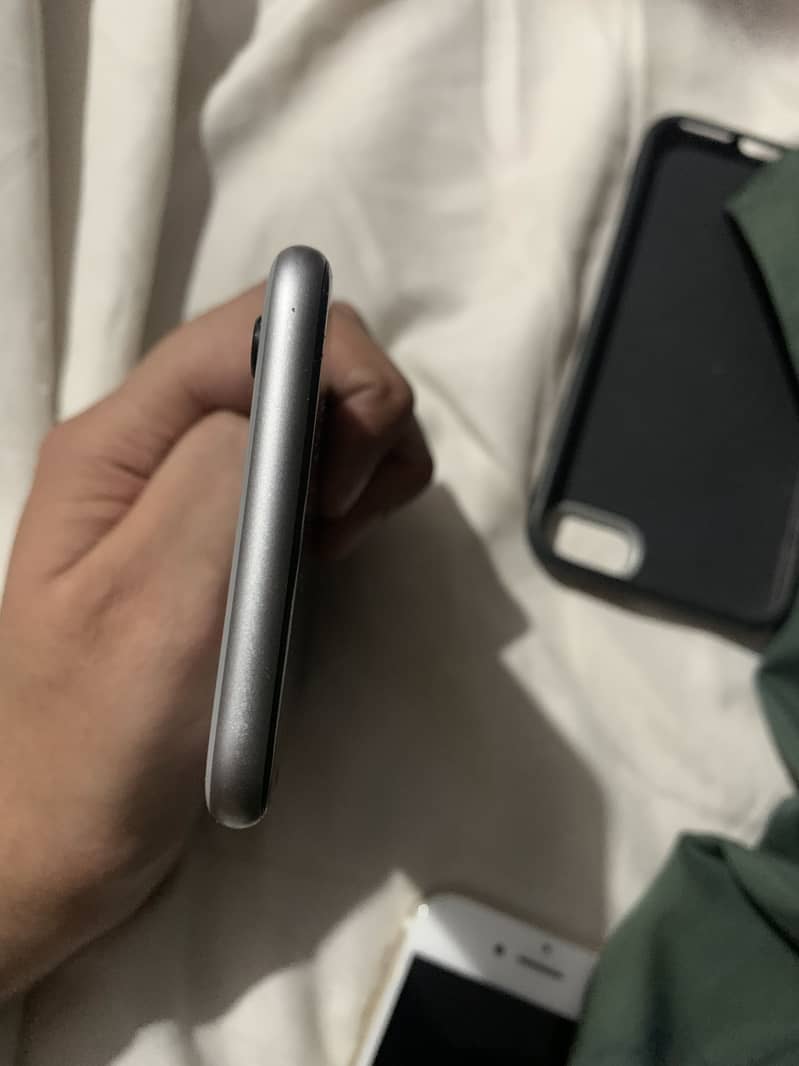 Apple iPhone 6S 4