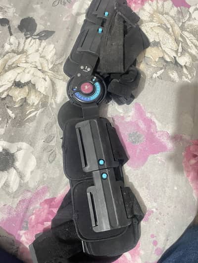 Knee brace