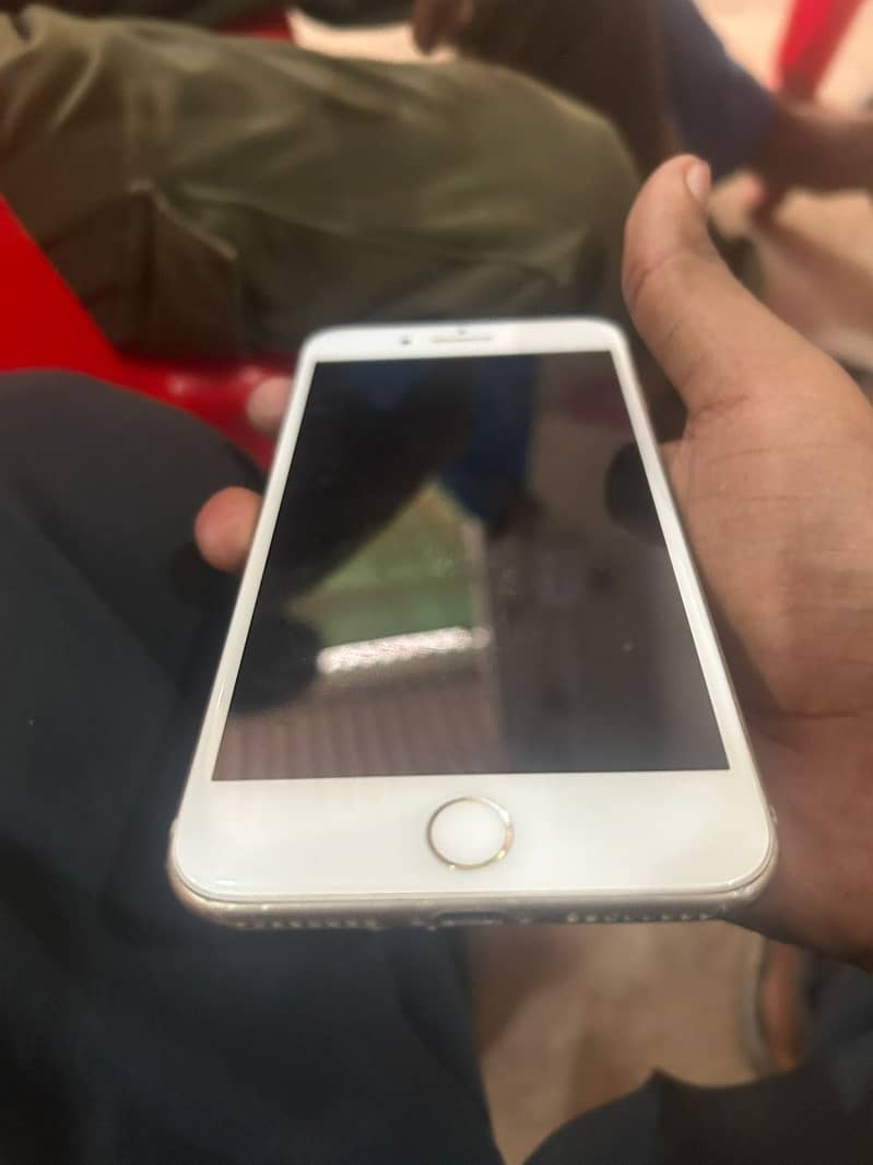 Apple iPhone 7 Plus 6