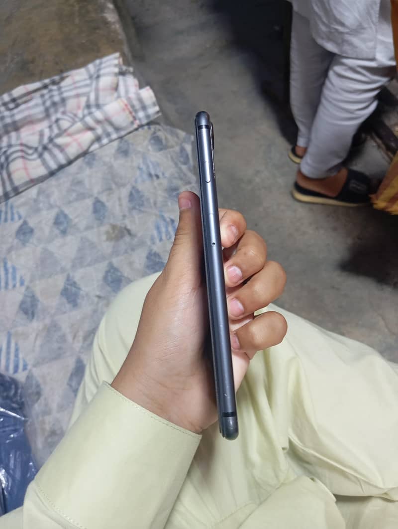 Apple iPhone 8 Plus 1