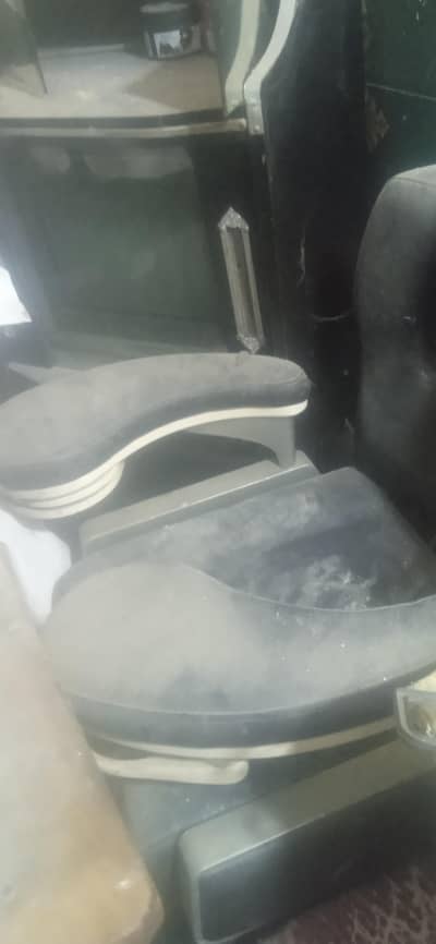 parlour ki massage chair fishing chair bahut hi munasib ki mat par