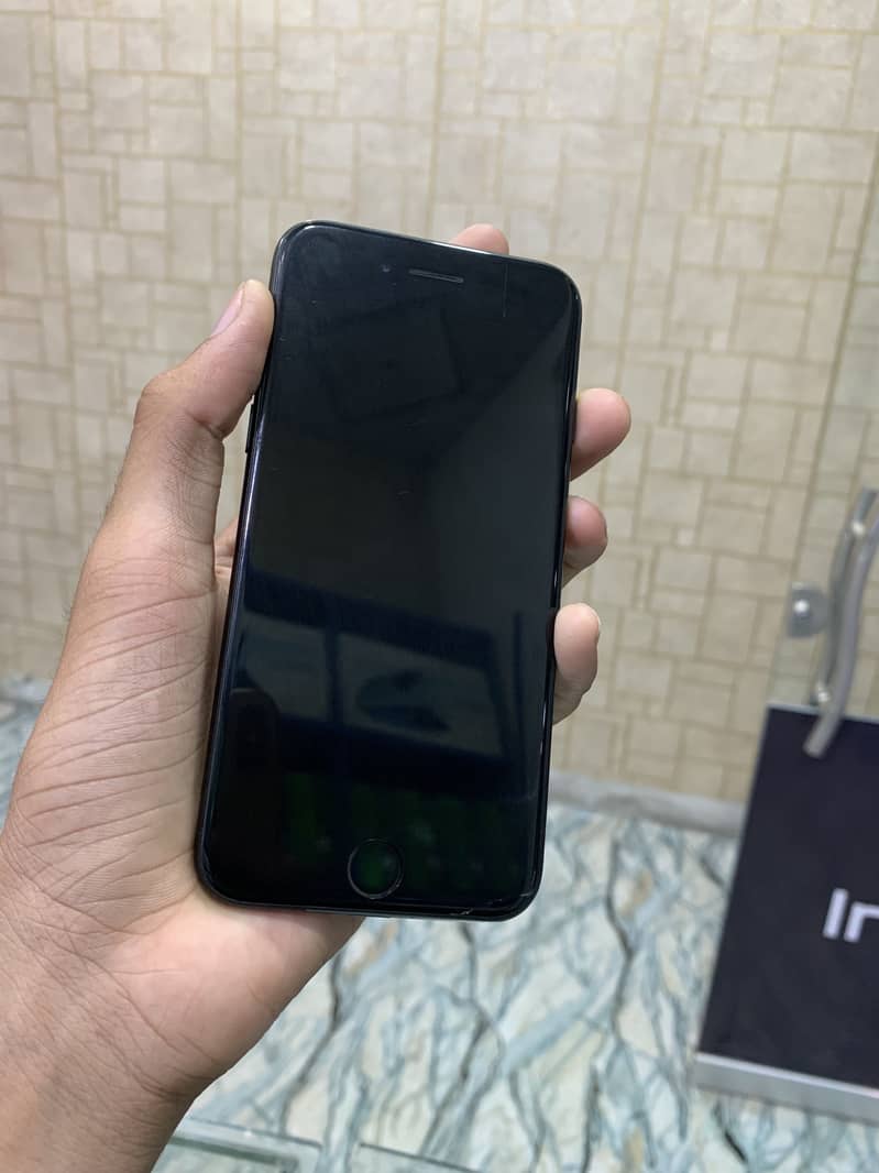 Apple iPhone 7 1