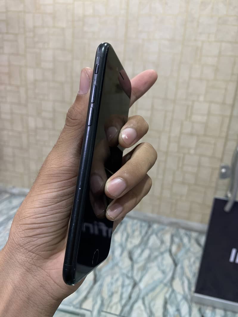 Apple iPhone 7 4