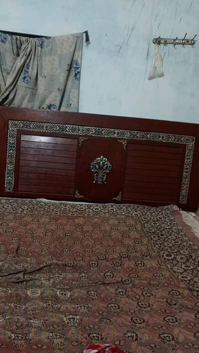 king size bed one side table aur dressing conditon 10/8 without matres
