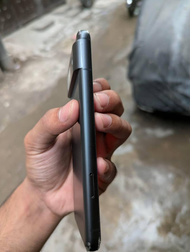 Google Pixel 8 4
