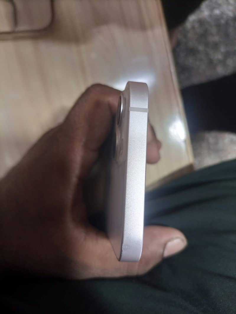 Apple iPhone 13 2