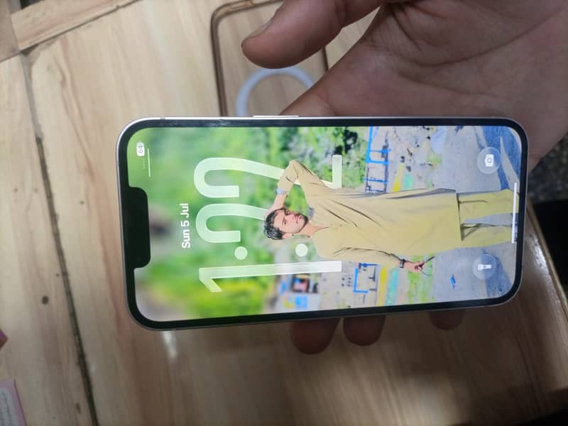 Apple iPhone 13 3