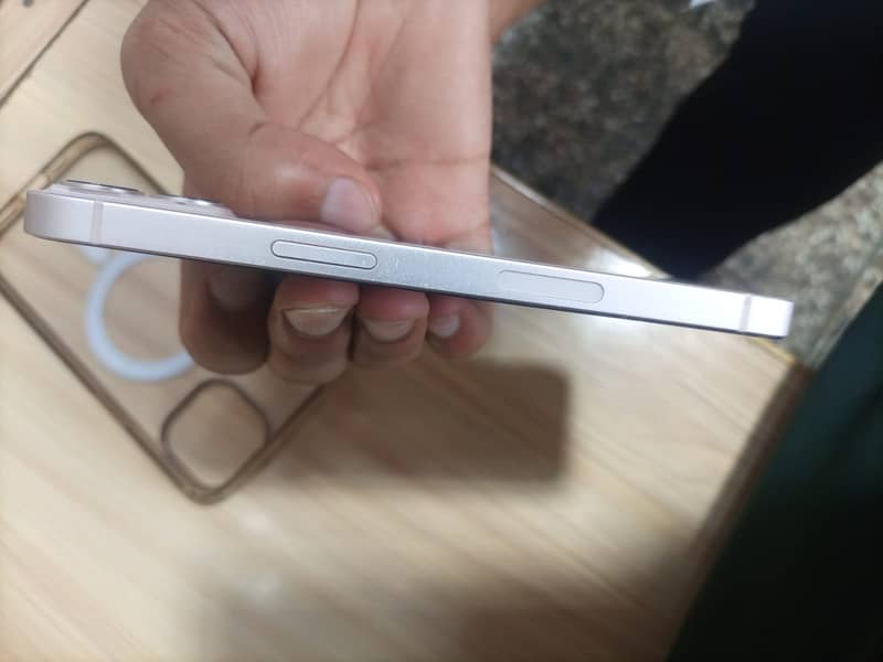 Apple iPhone 13 7