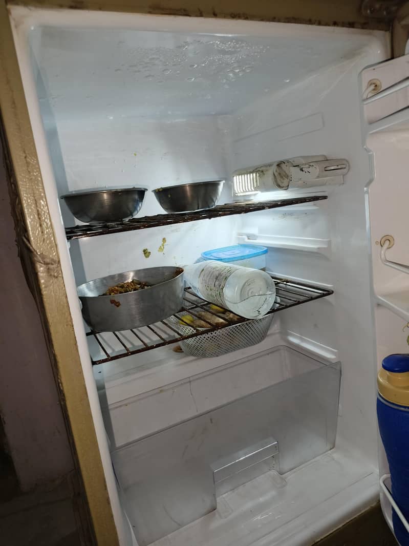 Dawlance fridge 13