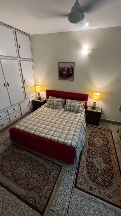 queen size bed.