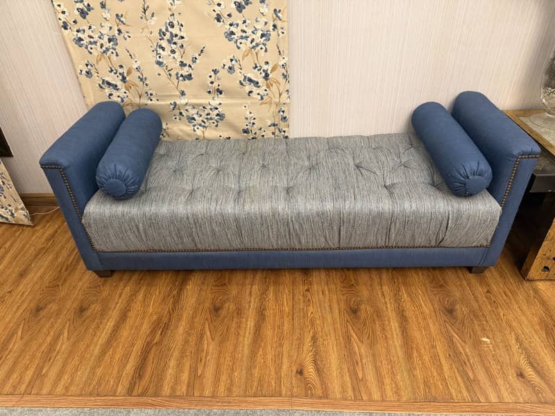 Sofas and tables 0