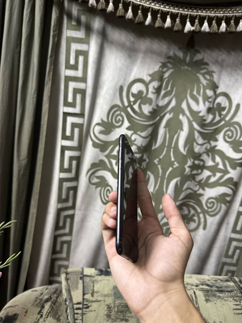 Apple iPhone 7 1
