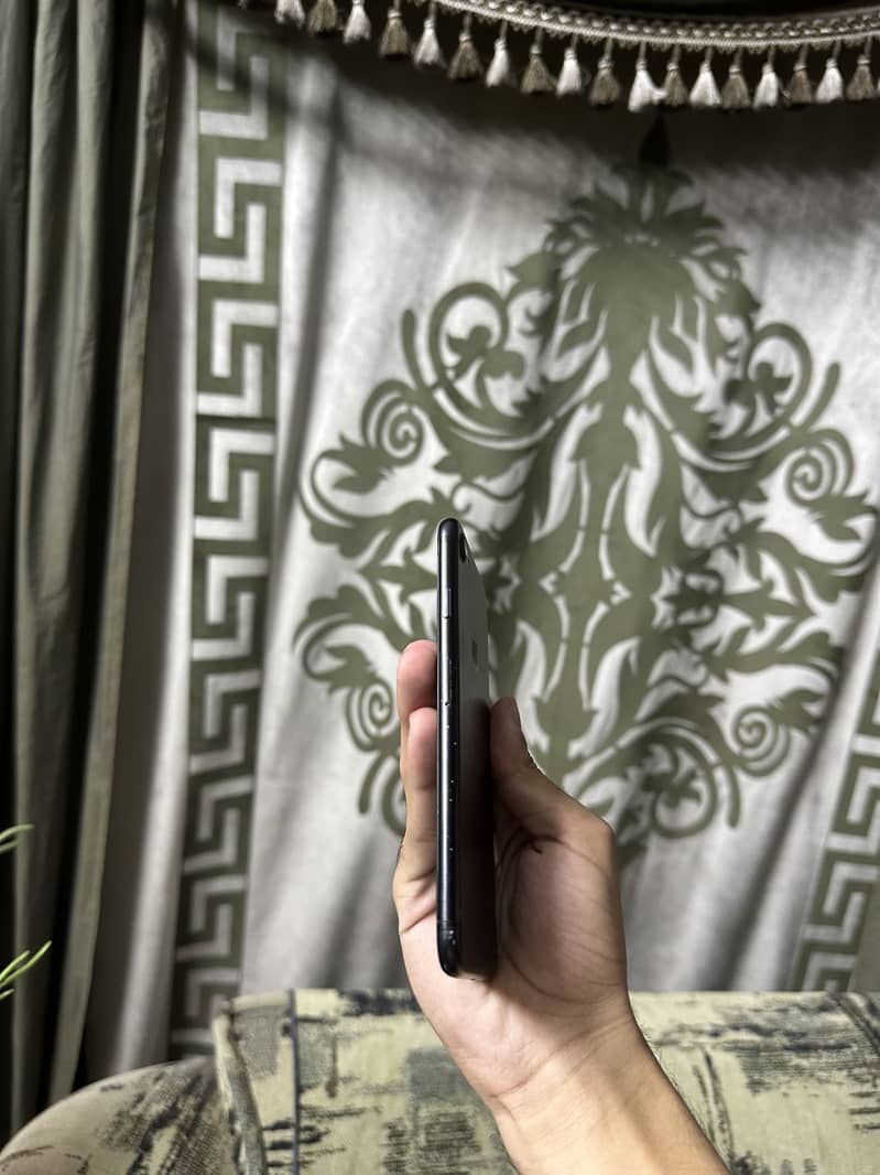 Apple iPhone 7 3
