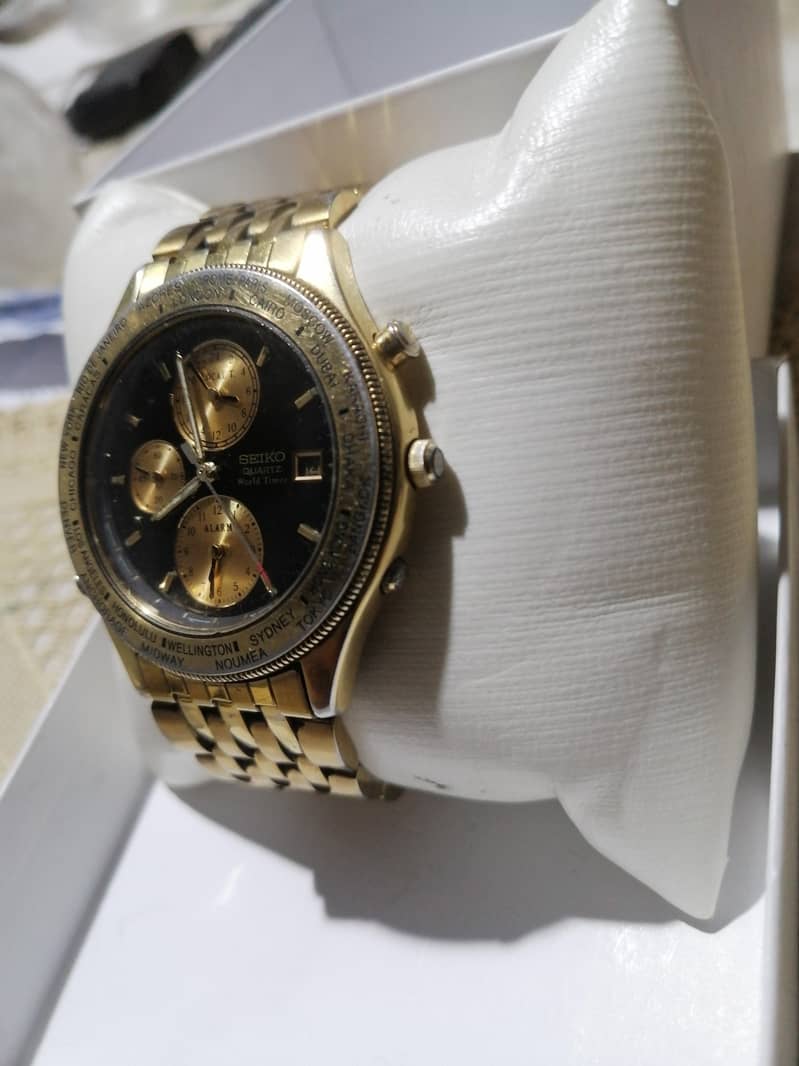 Seiko Quartz World Timer chronograph 5t52-7A2A (Panda Edition) 3