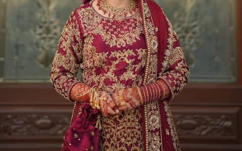 bridal lehenga/weeding wear/reception/lehnga/used/urgent/heavy embr