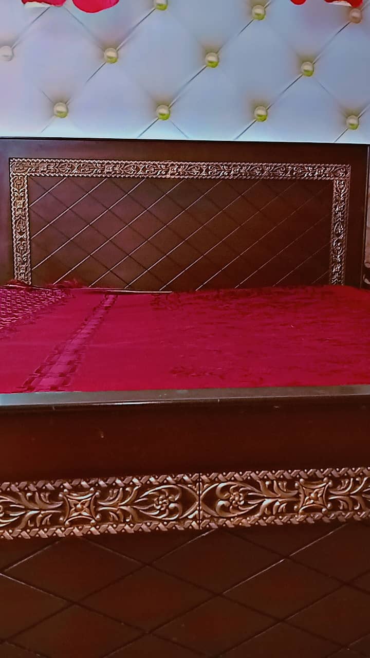 King size bed 1