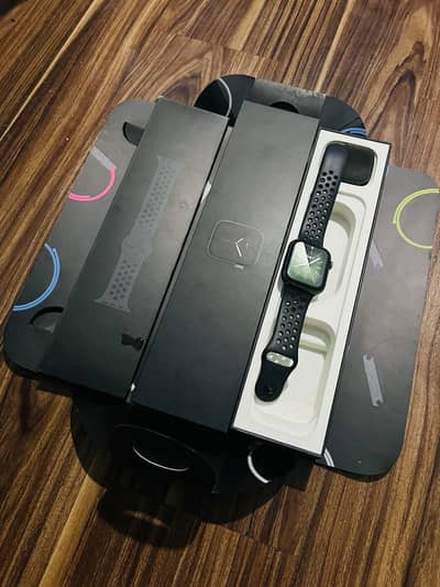 APPLE WATCH 5 NIKE EDITION BEHTAREEEN