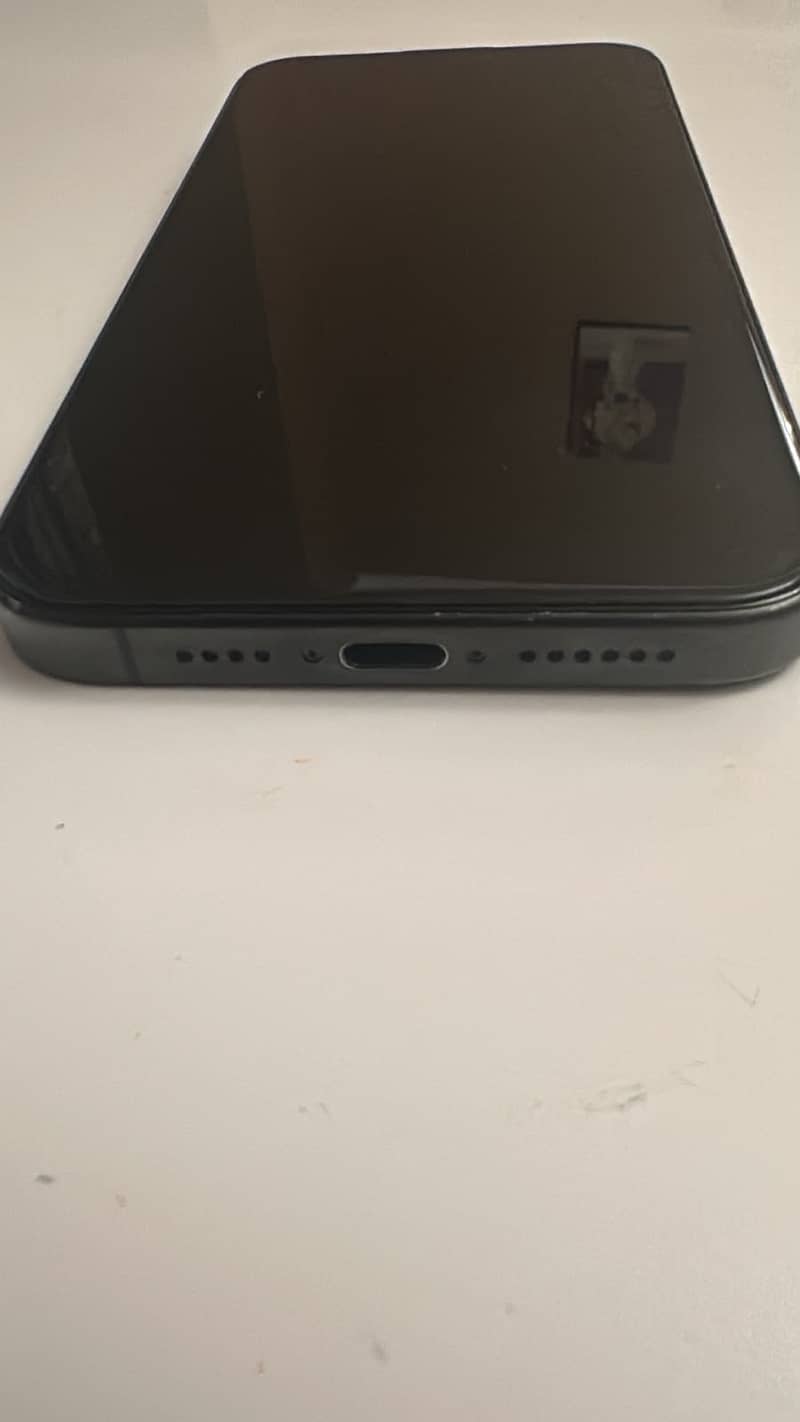 iPhone 15 Pro Max 5