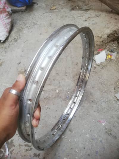 rim hai saf koi zang nai pic main dehk skty hain