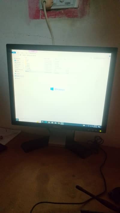 Monitor 75 hertz 17 inch VGA supported