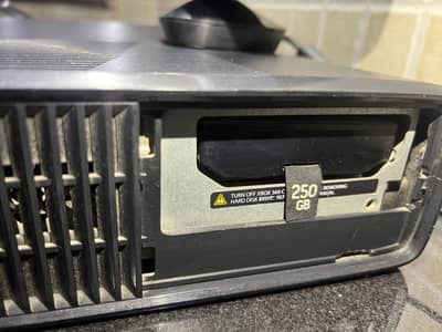 Xbox 360 (Jailbreak)— 2 Controllers — Kinect