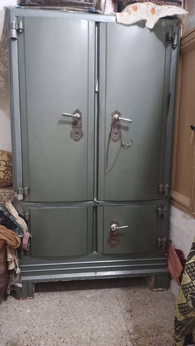 Metal Almari Full size for sale 18000