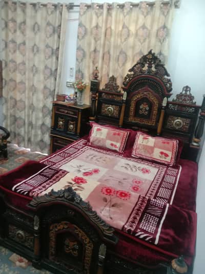 Bed +side tables & dressing