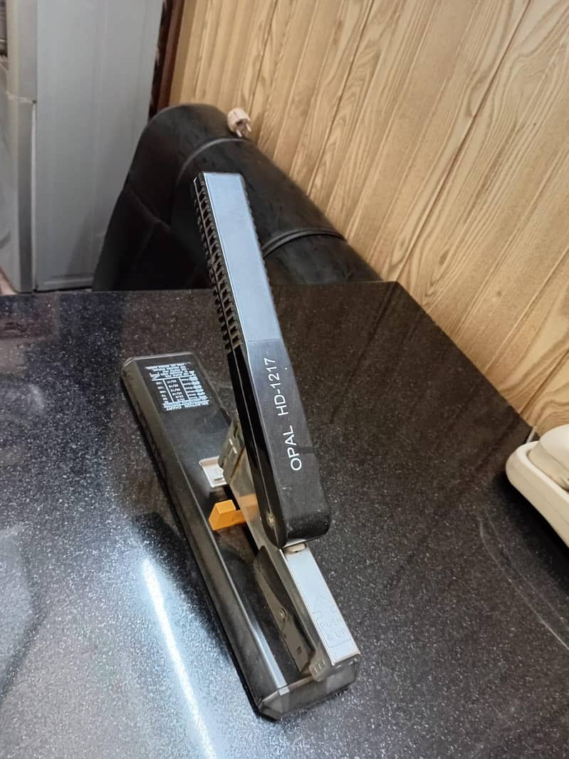 punch stapler 0