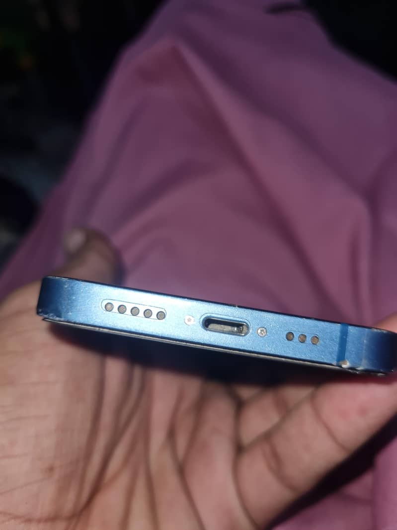 Apple iPhone 13 5