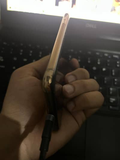 Apple iPhone XS Max sim glitch