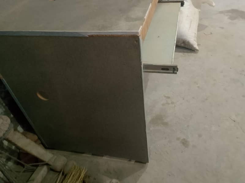 used table 0