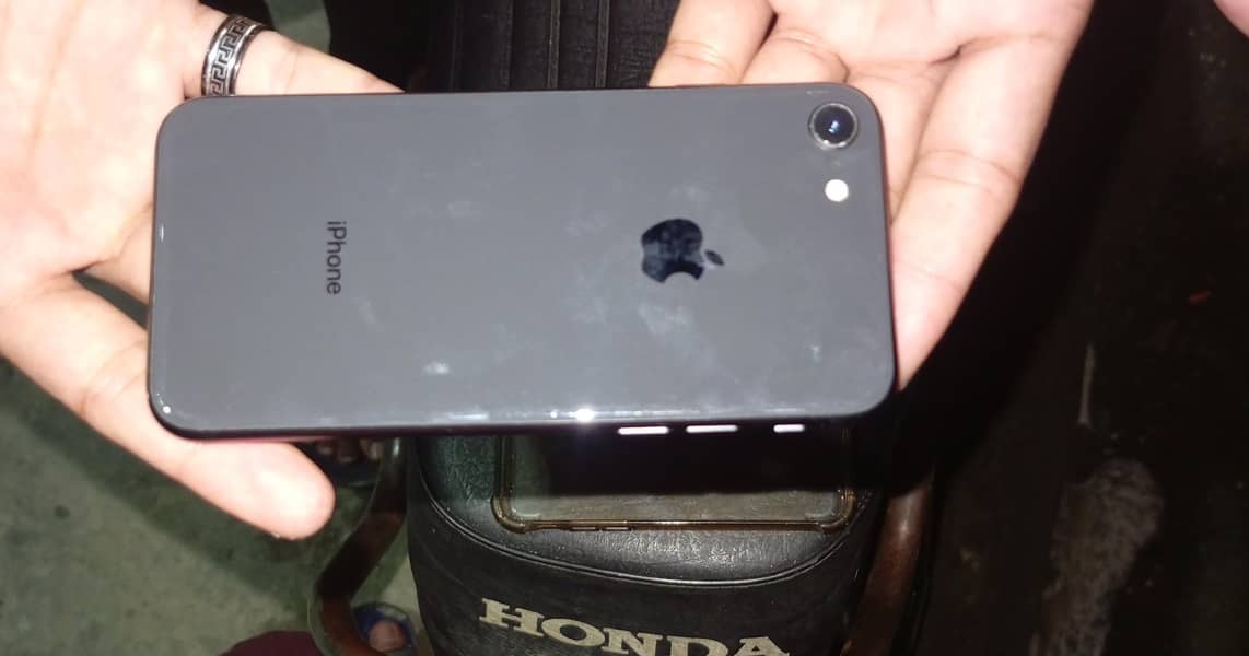 Apple iPhone 8 1
