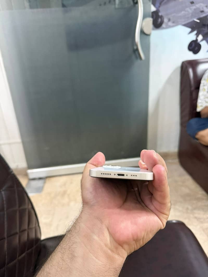 Apple iPhone 13 2