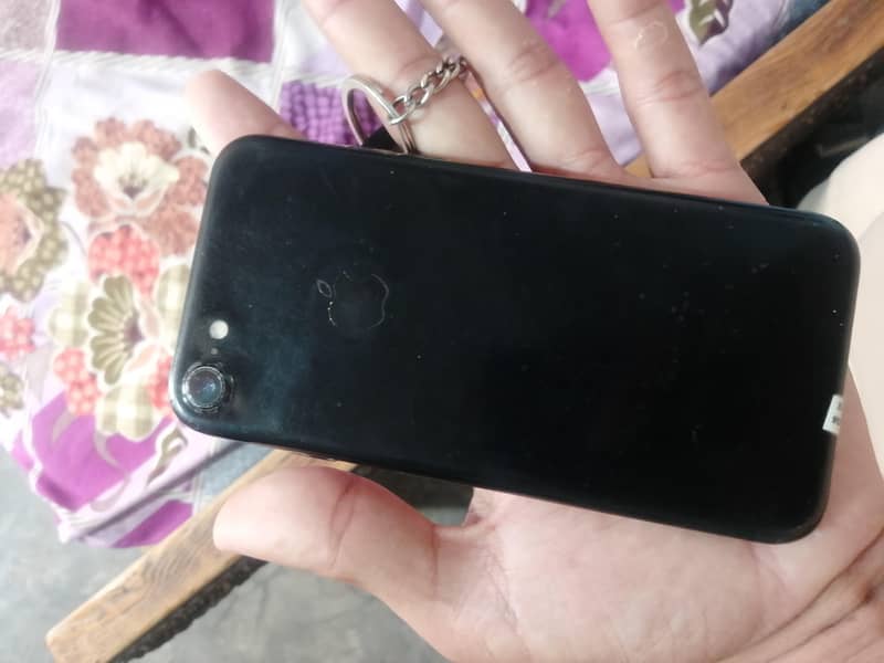 Apple iPhone 7 2