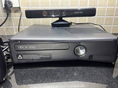 X Box 360 ( Jail Break )—- Kinect —- 2 Controllers