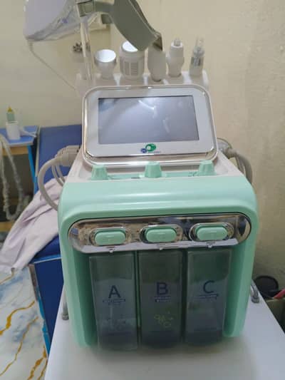 hydrafacial machine7in. 1 and bad and 3 serum