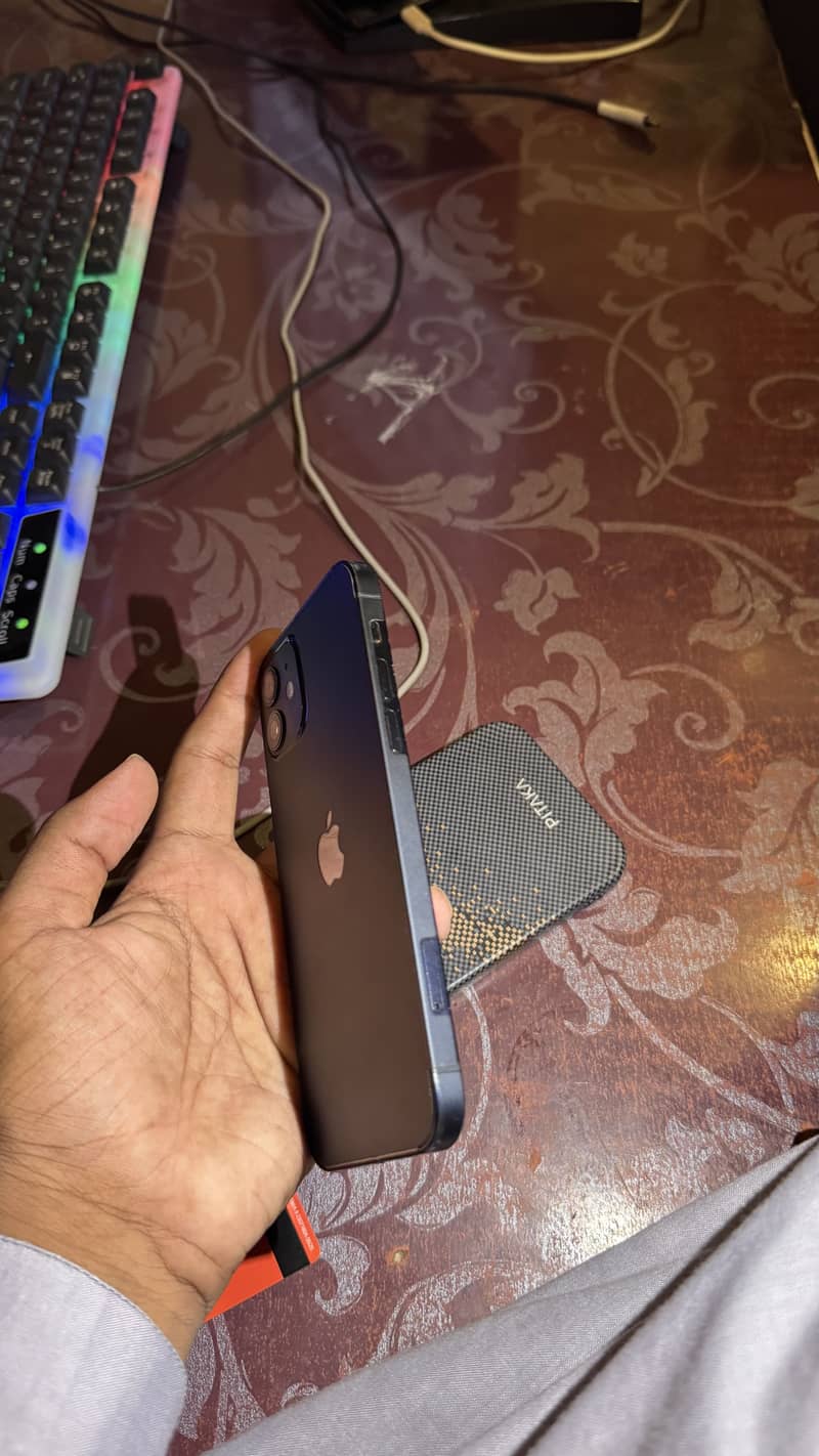 Apple iPhone 12 2
