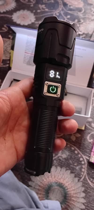 powerfull zoom in flash light