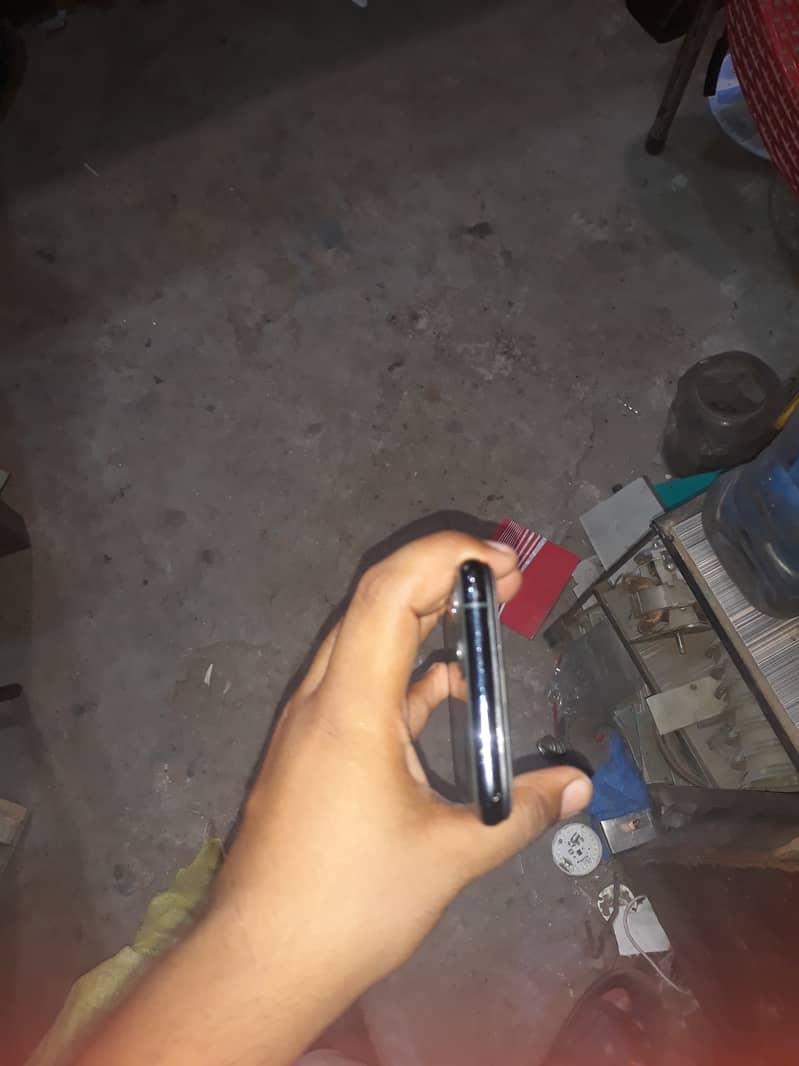 Apple iPhone 11 Pro 1
