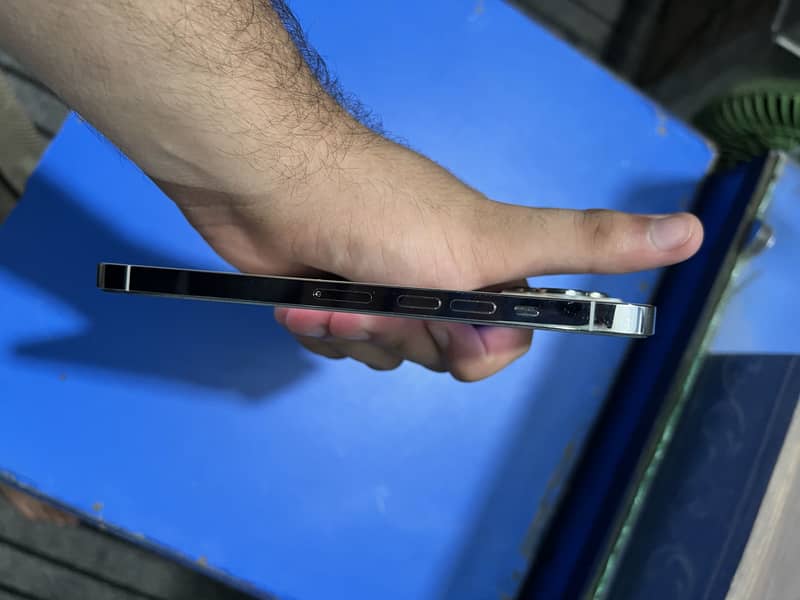 iPhone 13 Pro Max 14