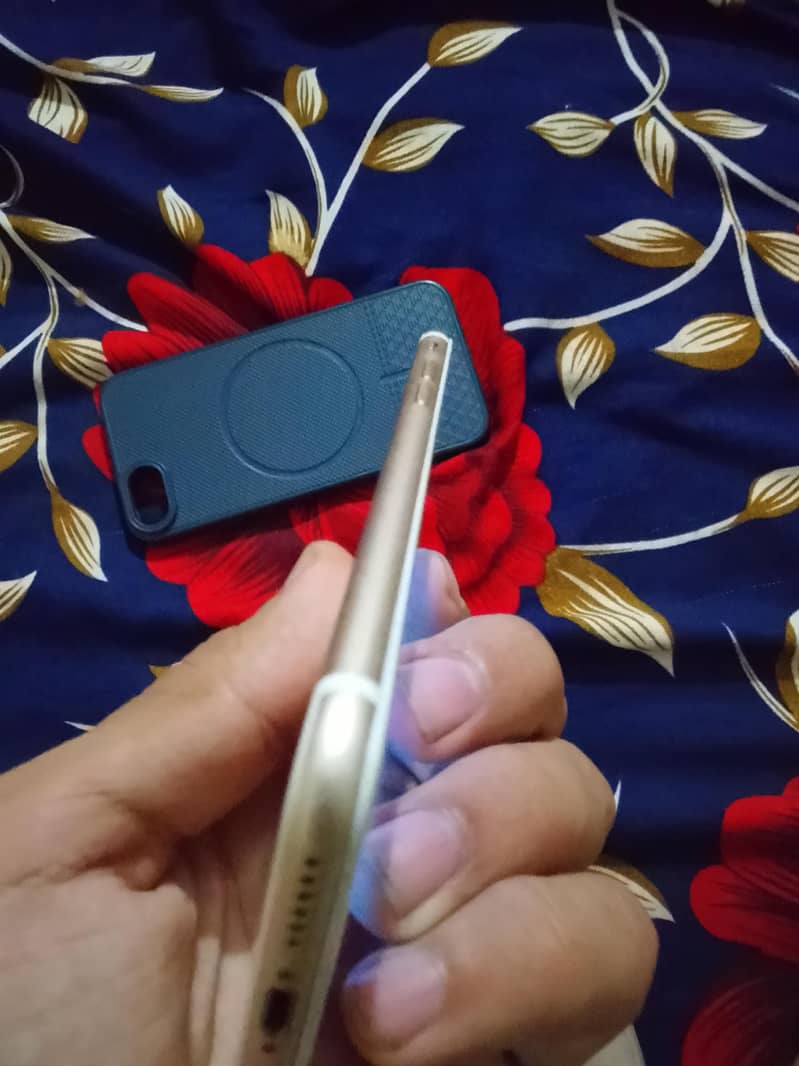 Apple iPhone 7 4