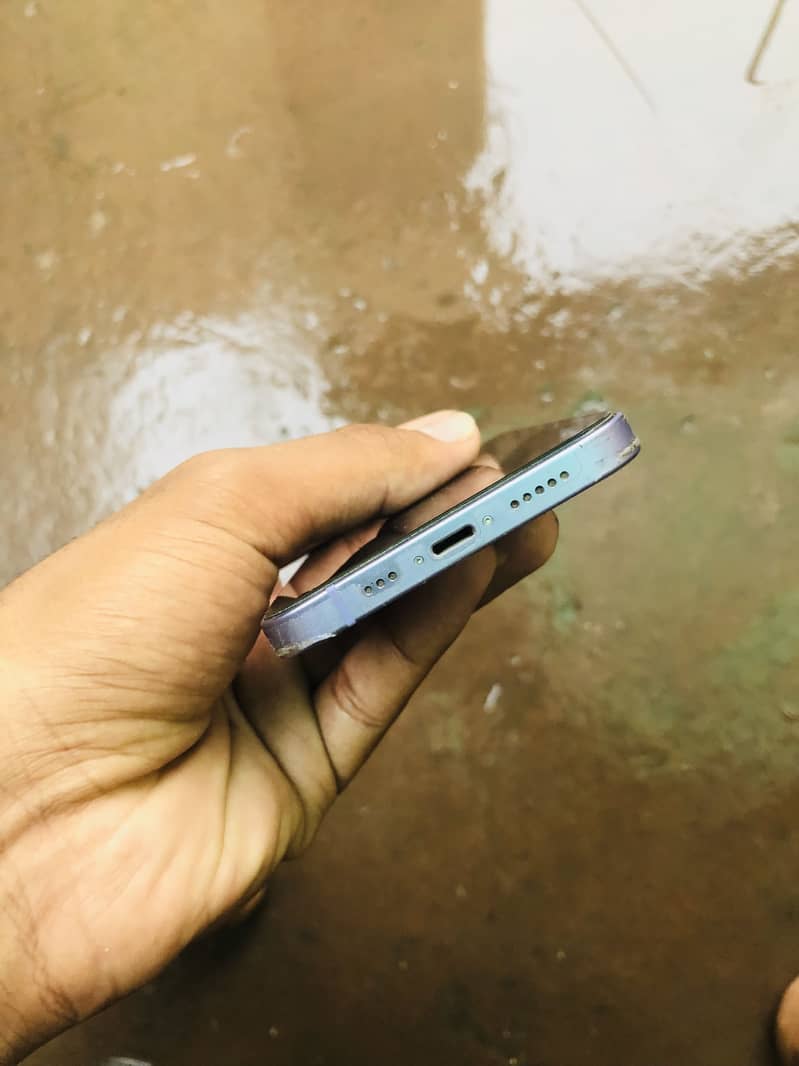 Apple iPhone 12 3