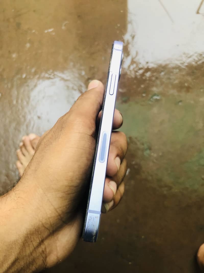 Apple iPhone 12 6