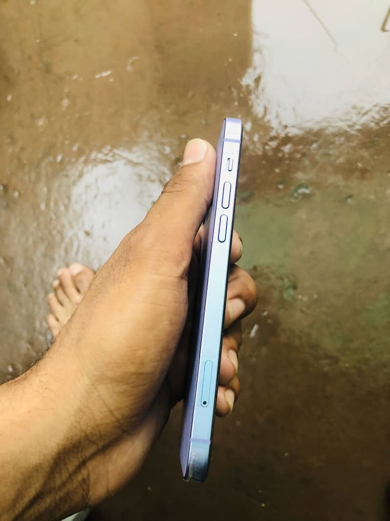 Apple iPhone 12 7