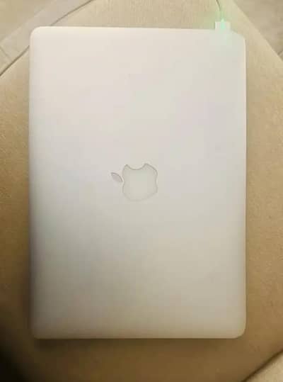 MacBook 13 pro 8gb 250gb in good condition