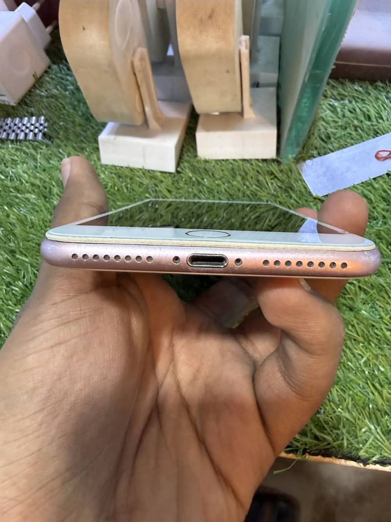 Apple iPhone 7 Plus 2
